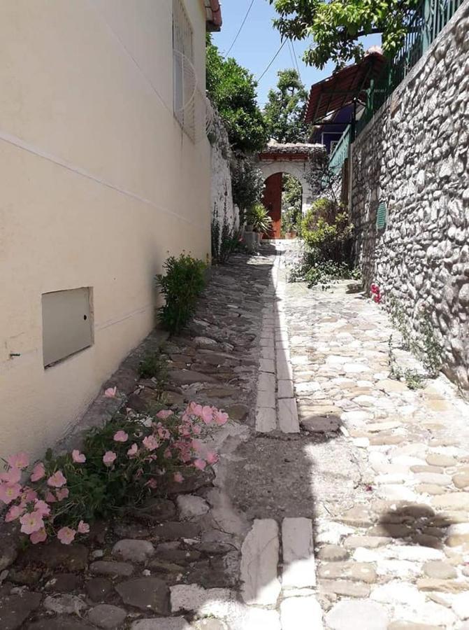 Guesthouse Hlias Gloria Berat Ngoại thất bức ảnh