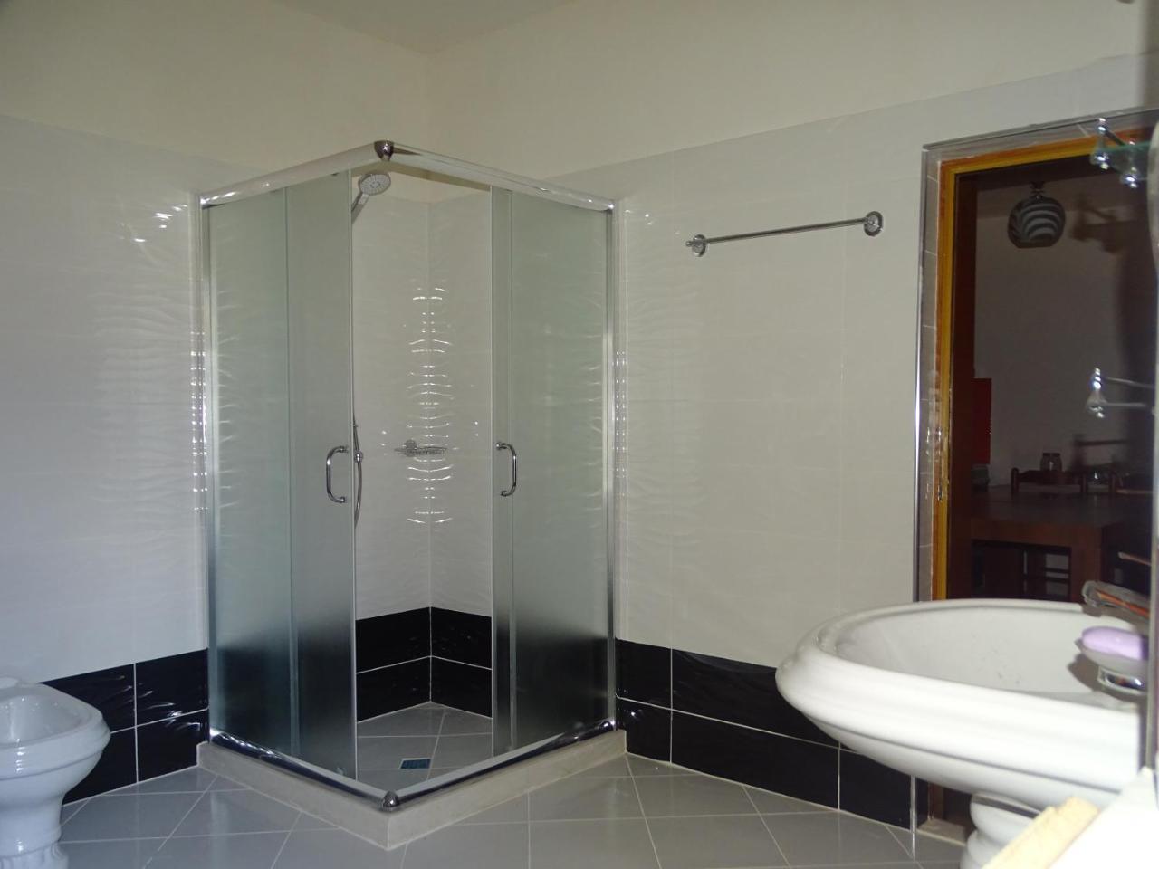Guesthouse Hlias Gloria Berat Ngoại thất bức ảnh