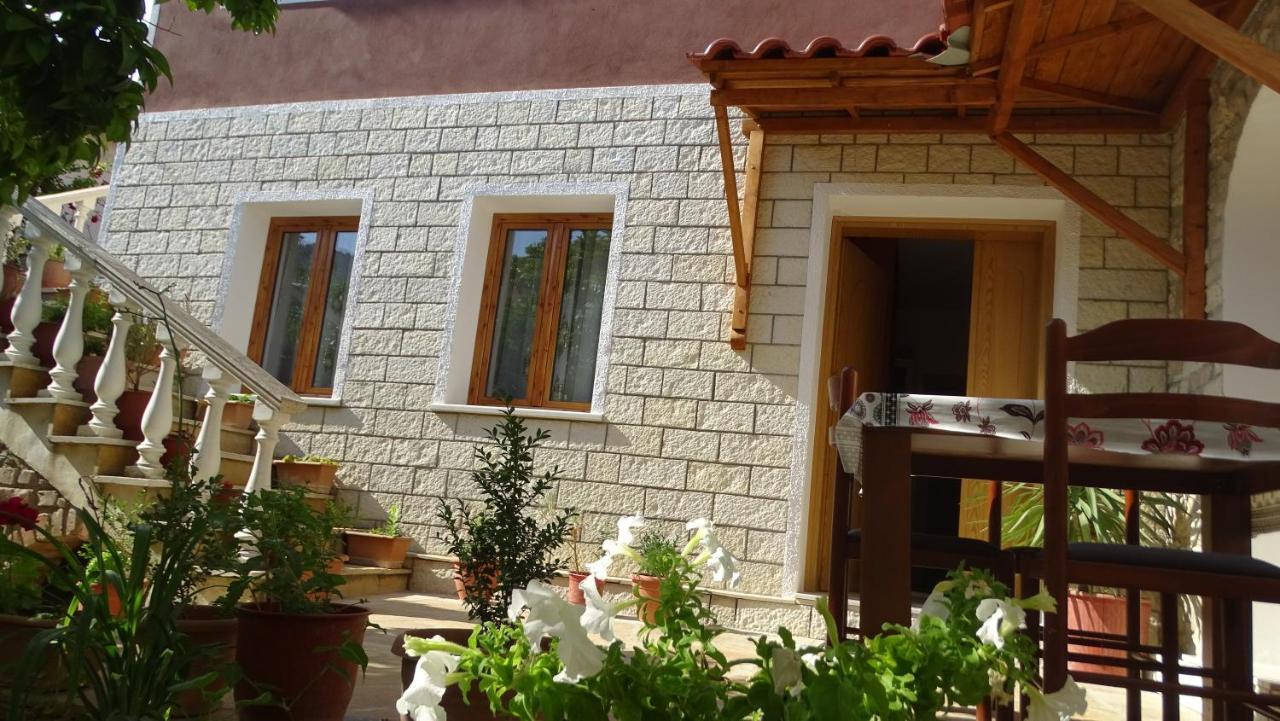 Guesthouse Hlias Gloria Berat Ngoại thất bức ảnh