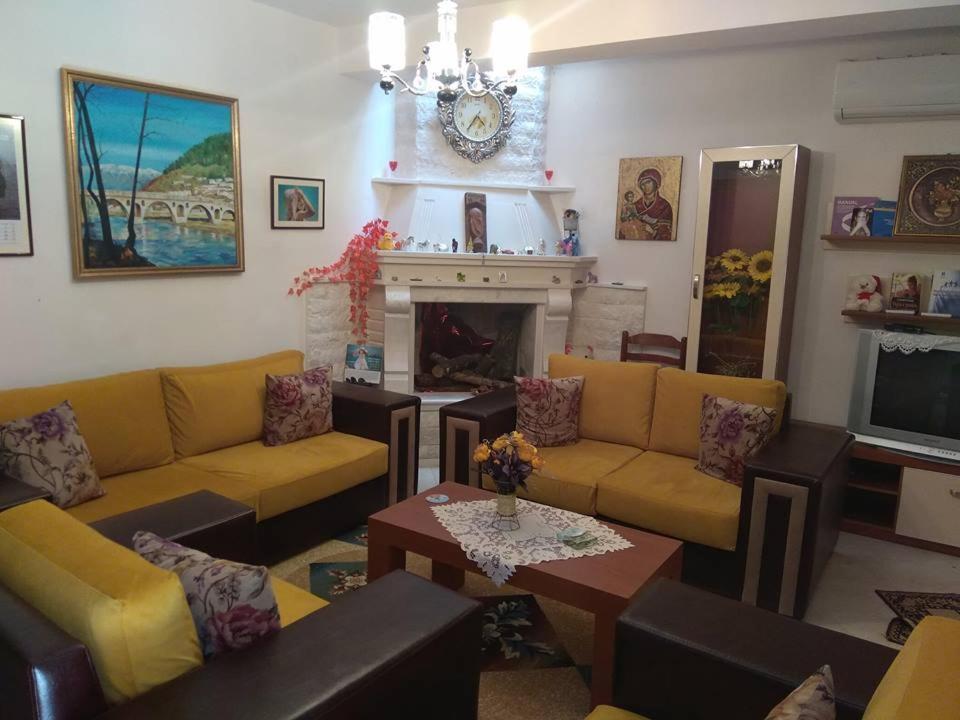 Guesthouse Hlias Gloria Berat Ngoại thất bức ảnh