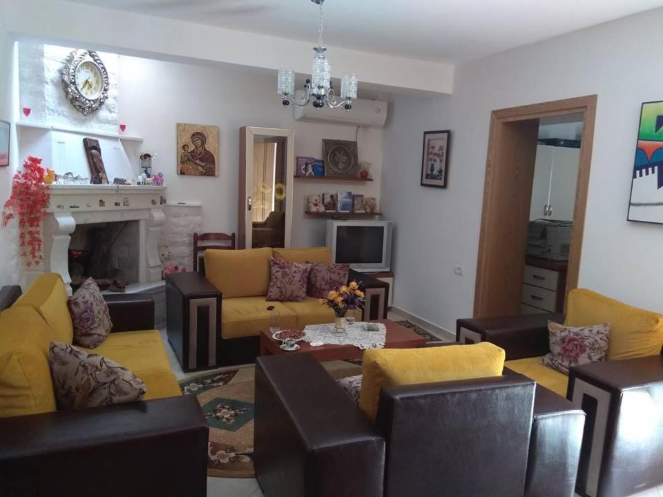 Guesthouse Hlias Gloria Berat Ngoại thất bức ảnh