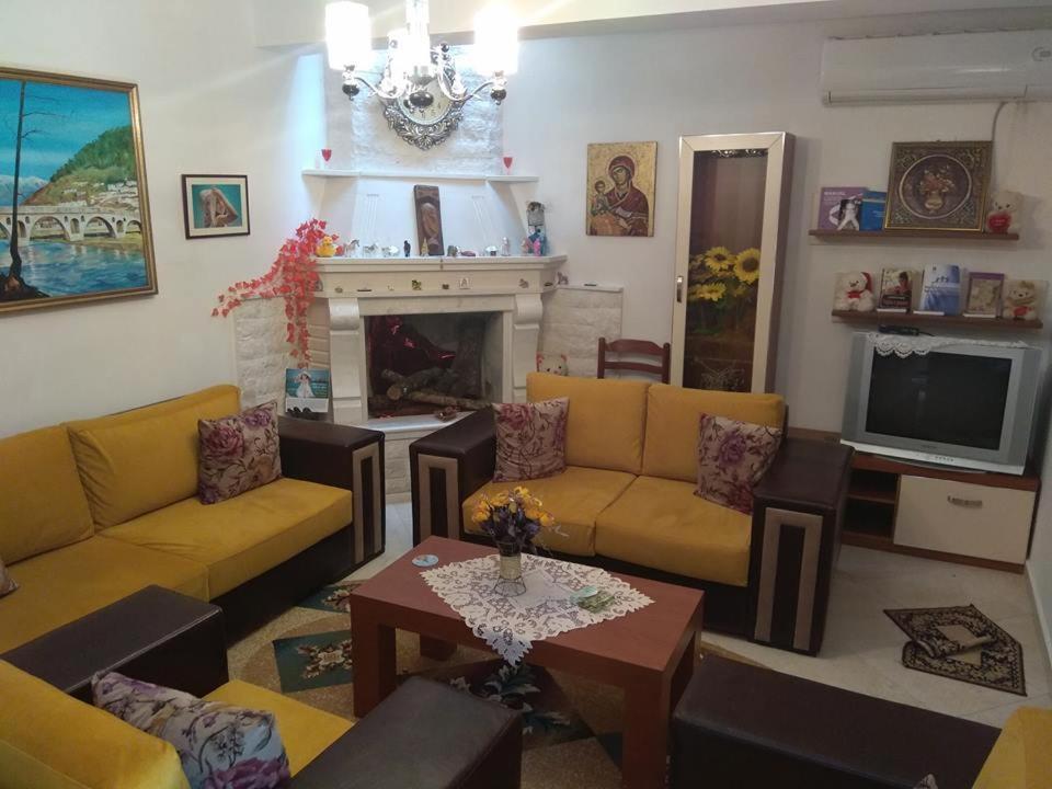 Guesthouse Hlias Gloria Berat Ngoại thất bức ảnh