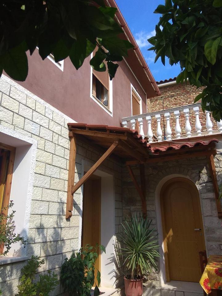 Guesthouse Hlias Gloria Berat Ngoại thất bức ảnh