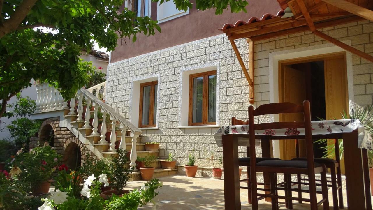 Guesthouse Hlias Gloria Berat Ngoại thất bức ảnh